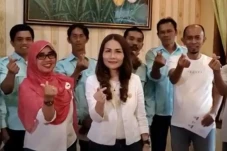 Warga Cimahi Sambut...