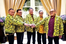 Airlangga Bertemu Aburizal...
