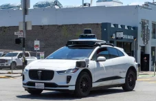 Robot Taksi Waymo Beroperasi...