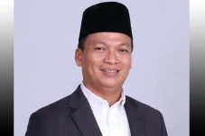 Kritisi Rocky Gerung,...