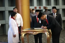 Megawati Lantik Laksdya...