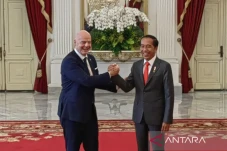 Jokowi Akan Berikan...