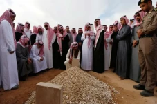 Membaca Al-Fatihah untuk...
