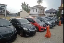 Puluhan Motor dan Mobil...