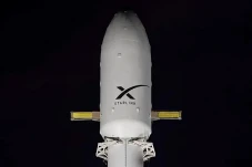 Elon Musk Sukses Luncurkan...