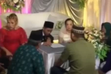 Baru Saja Sunat, Remaja...
