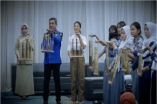 Besok, Indonesia akan...