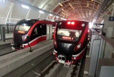 Puji Teknologi LRT Jabodebek,...