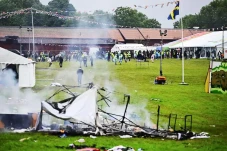 Bentrokan Pecah di Festival...
