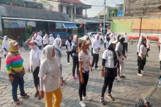 Antusiasme Ibu-ibu Ikuti...