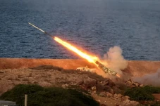 Iran Perkuat IRGC dengan...