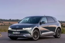Mobil Listrik Ioniq...