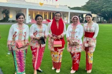 Makna Kebaya bagi Angela...