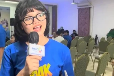 Berperan sebagai Bunga,...