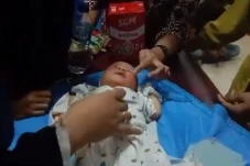Bayi Perempuan Dibuang...