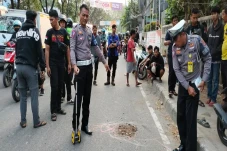 Gagal Nyalip Truk, Pemotor...