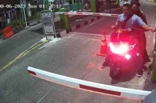 Apes! Motor Korban Kecelakaan...