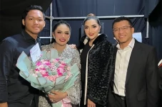 Tak Cemburu Lihat Duet...