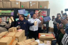 Bongkar Gudang di Batam,...