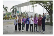 Dengan Beasiswa Adik,...