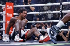 Mayweather: Errol Spence...