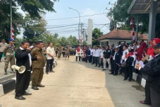 Kekurangan Siswa, Kepsek...