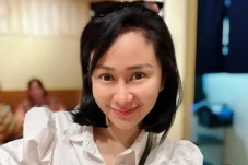 Denise Chariesta Buka...