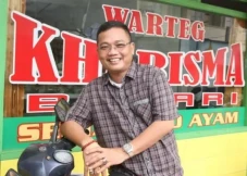 Pemilik Warteg Kharisma...