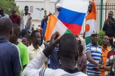 Pakar: Bendera Rusia...