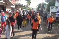 Meriah! Warga Padati...