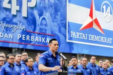 Pecah Haru Petinggi...