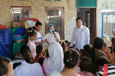 Terima Bantuan Partai...