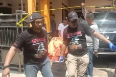 Sekeluarga di Depok...