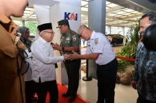 Naik Kereta Api, Wapres...