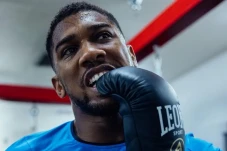 Anthony Joshua Diminta...