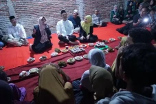 Ganjar Ajak Istri Menginap...