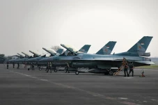 10 Pesawat Tempur F-16...