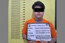 Tok! Pemasang Bendera...