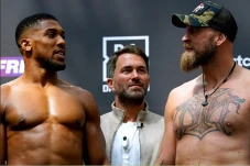 Anthony Joshua Siapkan...