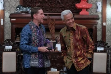 Temui Menteri Queensland...