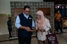 Momen Anies Tak Sadar...
