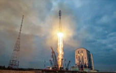 Rusia Luncurkan Pendarat...