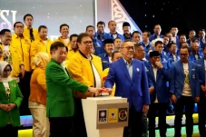 Golkar dan PAN Merapat...