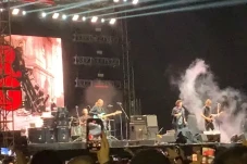 Mr. Big Hipnotis Penonton...