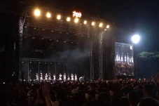 Tampil di The Sounds...