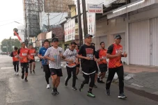 Ikut Lomba Lari 10K,...