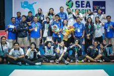 Pelatih Tim Voli Putri...