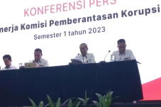 3 DPO Korupsi Belum...