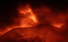 Awan Vulkanik Letusan...