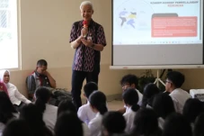 Dekat dengan Anak Muda,...